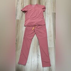 FIGS scrub set S top, S/T bottoms Coral